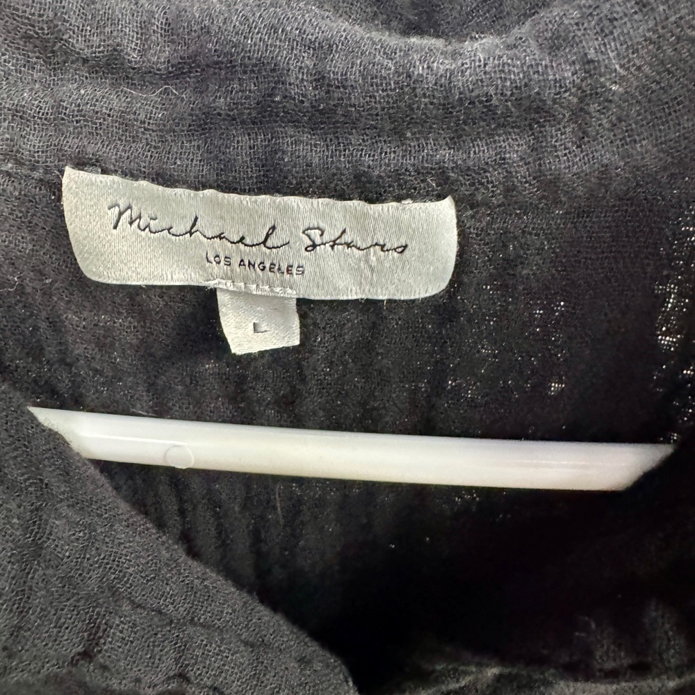 Black Short-Sleeve Button-Up Shirt - Picture 4 of 6